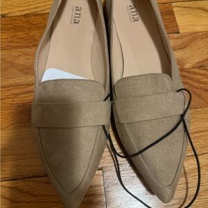 NWT a.n.a A New Approach Taupe Pointed Toe Loafer Flat Penny Strap Size 9.5